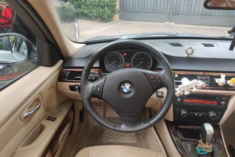 Used BMW 3 Series 2010 320i Luxury Model