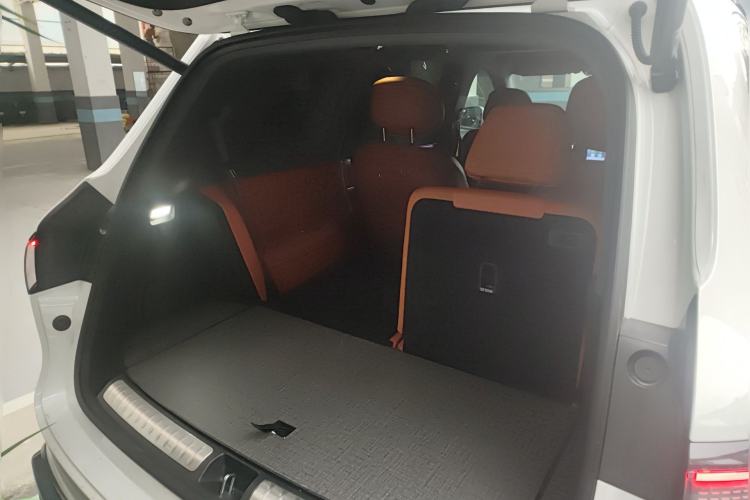 Used Hima AITO M8 2025 Extended-Range Max+ Version 53.4 kWh 6-Seater Edition Trunk