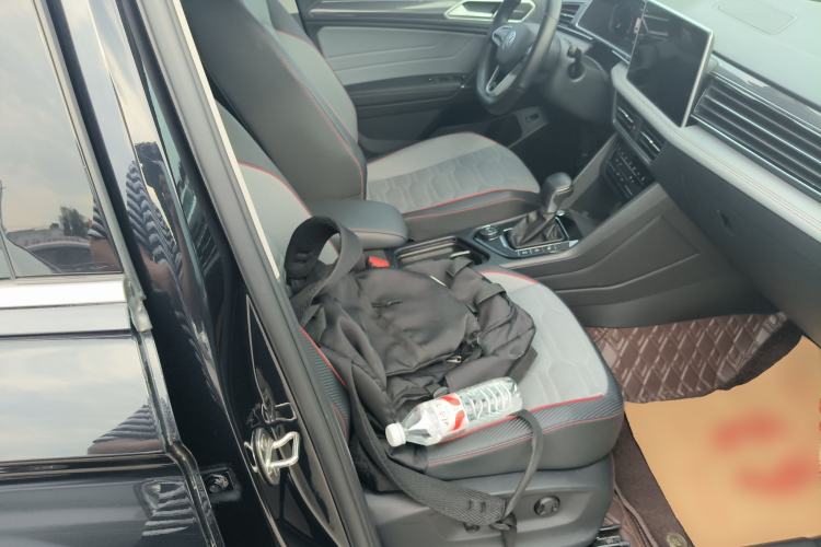 Used Volkswagen Tiguan L 2023 380TSI Automatic All-Wheel Drive R-Line Flagship 7-Seater Right Front Seat