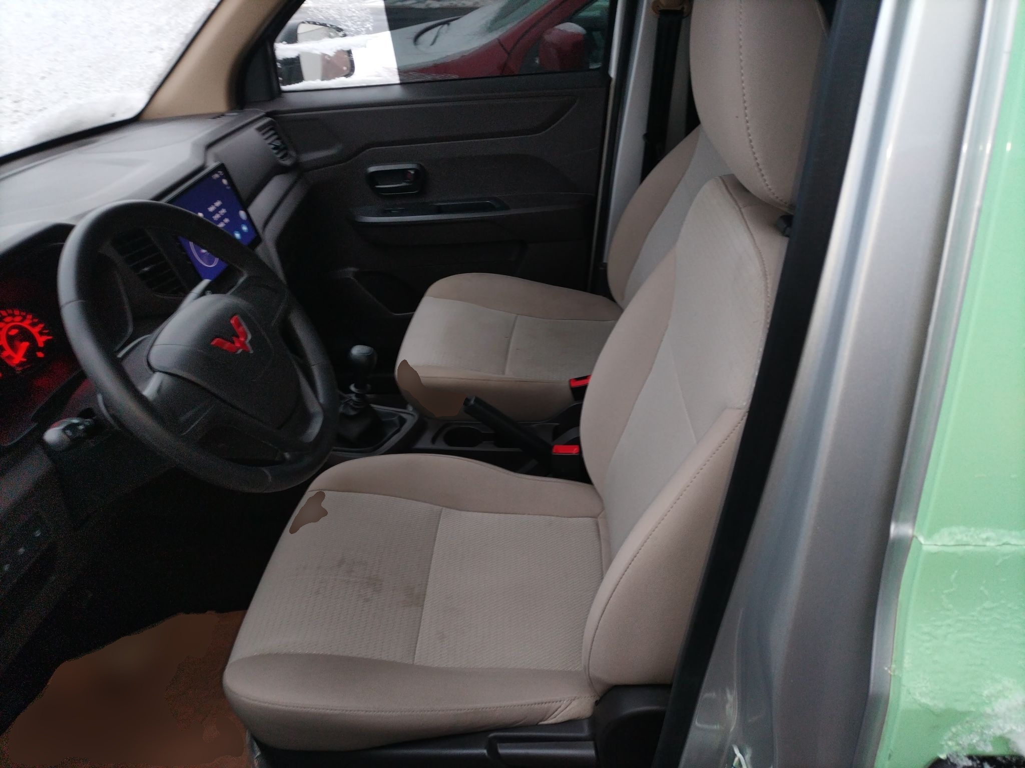 Переднее сиденье в автомобиле