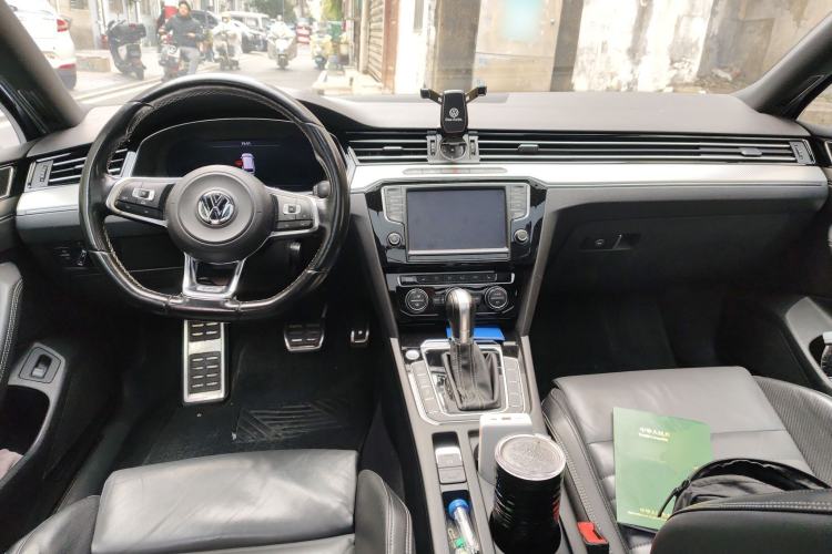 Used Volkswagen Variant 2016 380TSI Two-Wheel Drive R-Line Version
