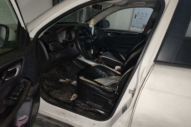 Used Zotye Domy X5 2016 1.5T Manual Elite 7-Seater China IV Standard Driver Seat