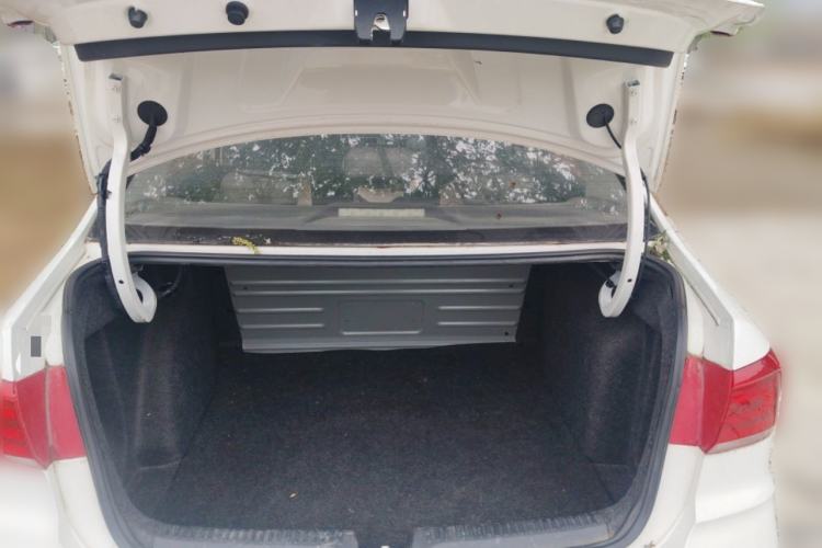 Used Volkswagen Santana 2016 1.6L Automatic Fashion Edition Trunk