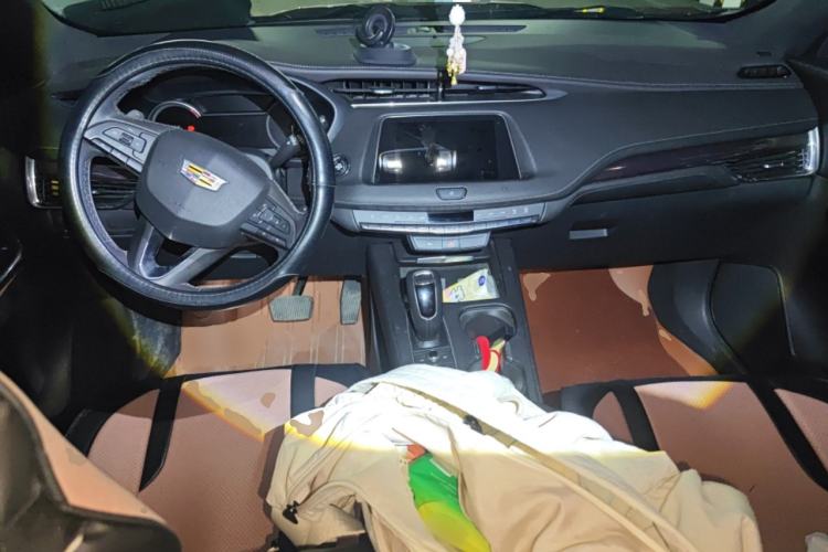 Used Cadillac XT4 2018 28T Two-Wheel Drive Tech Version Center Console