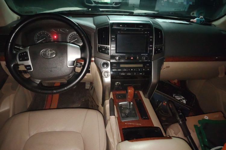 Used Toyota Land Cruiser 2012 4.0L Automatic VX
