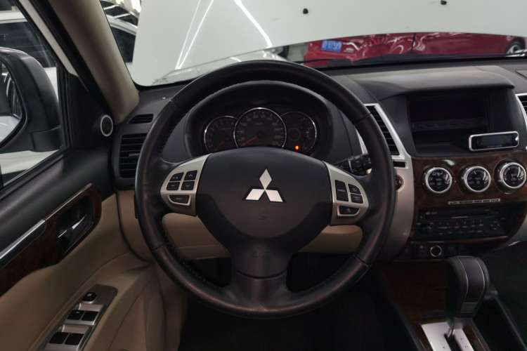 Used Mitsubishi Pajero Sport 2013 3.0L Automatic Two-Wheel Drive Luxury Edition
