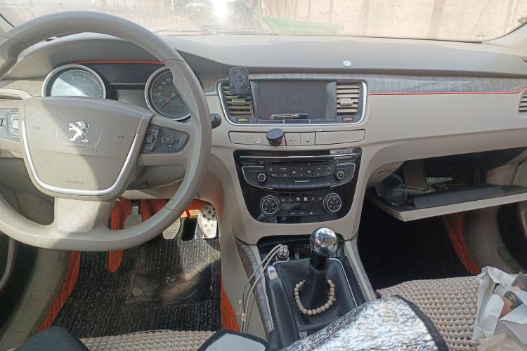 Used Peugeot 508 2011 2.0L Manual Classic Edition Center Console
