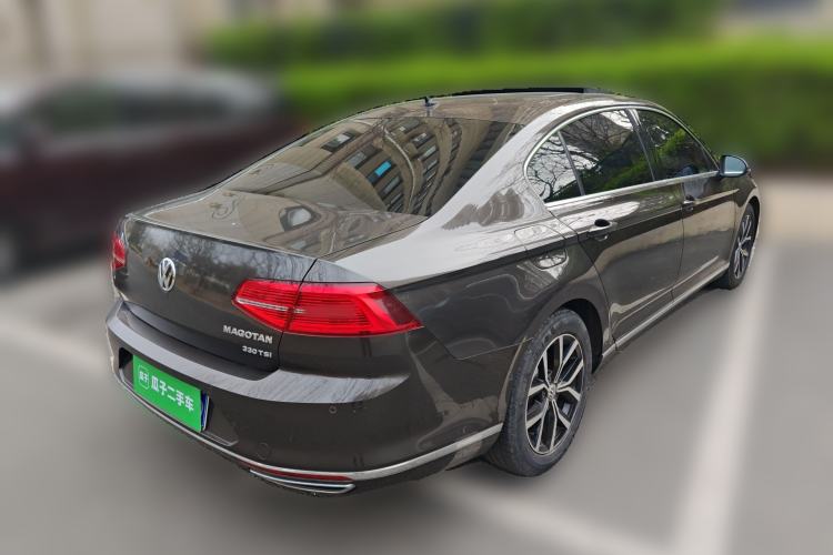 Used Volkswagen Magotan 2017 330TSI DSG Luxury Model Rear Right 45 Deg