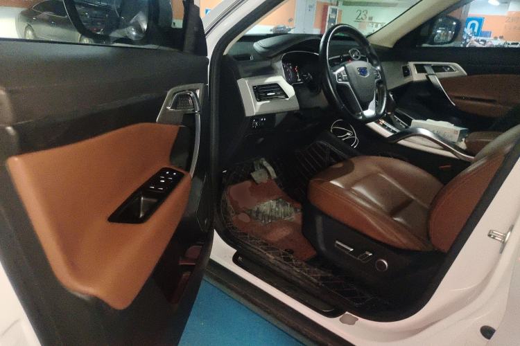 Used Geely Auto Emgrand X7 Sport 2018 1.8TD Automatic Two-Wheel Drive ZhiZun Model with 4G Connectivity