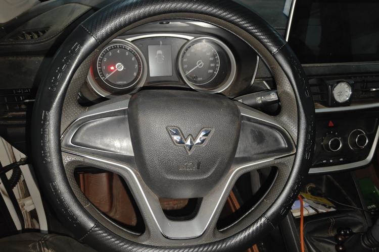 Used Wuling Hongguang S3 2019 Automatic Clutch Version 1.5L Manual Comfort Model China V Standard Steering Wheel