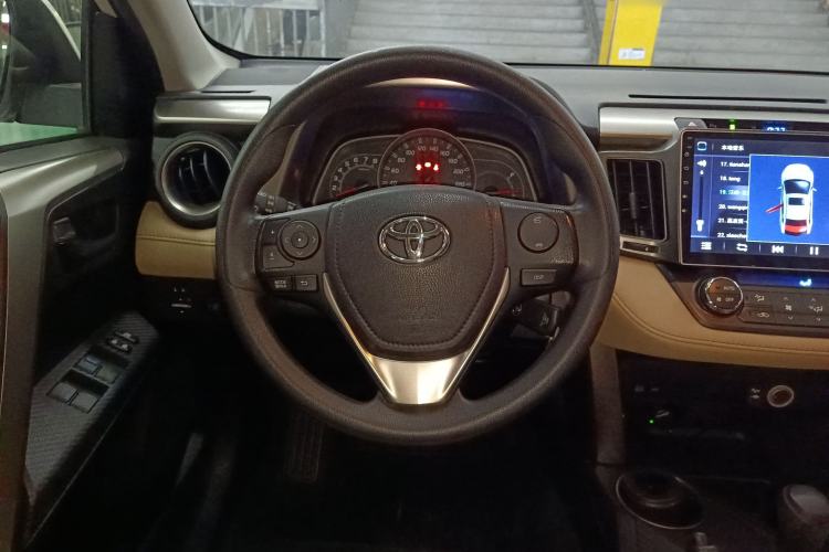 Used Toyota RAV4 2015 2.0L CVT Two-Wheel Drive Fashion Edition