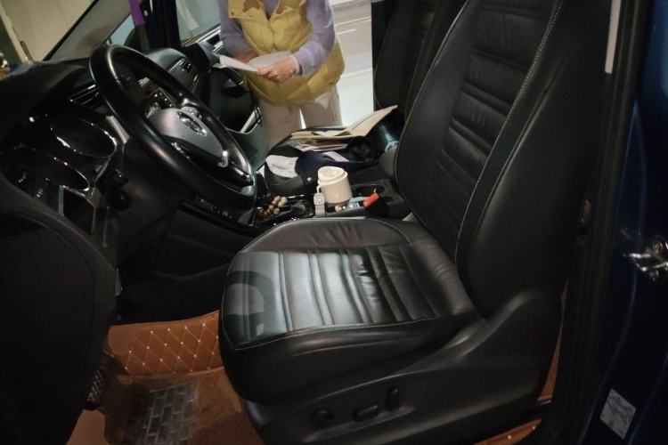 Used Volkswagen Touran 2016 Volkswagen Touran L 280TSI DSG Luxury Edition Left Front Seat