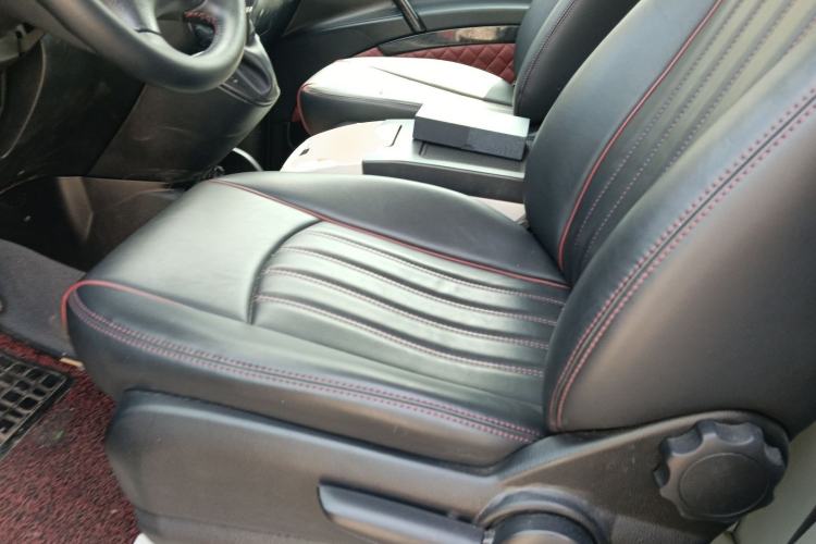 Used Mercedes-Benz Vito 2011 2.5L 7-seater executive version Left Front Seat