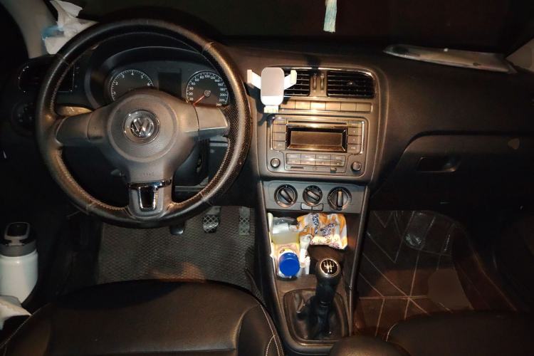 Used Volkswagen Polo 2013 1.4L Manual Comfort Edition Center Console