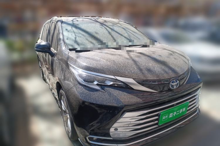 Used Toyota SIENNA 2021 2.5L Hybrid Platinum Edition Front Right 45 Deg