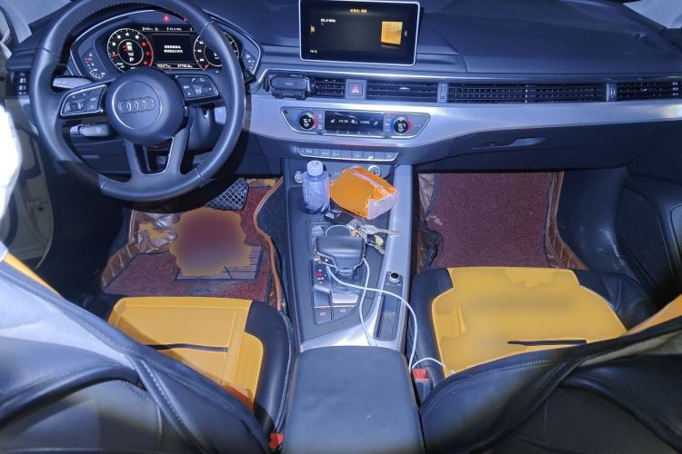 Used Audi A4L 2018 30th Anniversary Edition 40 TFSI Fashion Model Center Console