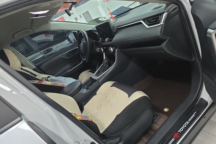 Used Toyota Wildlander 2023 2.0L CVT Two-Wheel Drive Leading Edition Right Front Seat