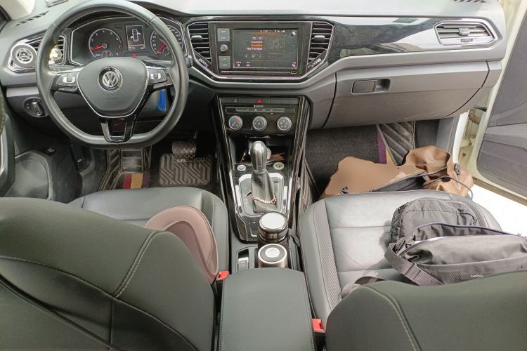 Used Volkswagen T-ROC 2019 280TSI DSG Two-Wheel Drive Comfort Version China VI Standard Center Console