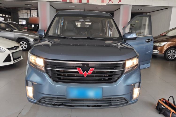 Used Wuling Hongguang PLUS 2019 1.5T Manual Luxury 7-Seater Front