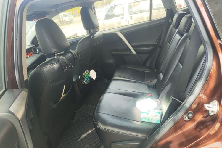 Used Toyota RAV4 2016 2.0L CVT Two-Wheel Drive Fashion Edition China V Standard
