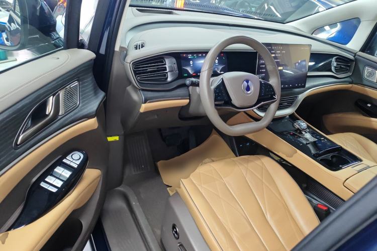 Used Denza D9 2022 EV 600 Four-Wheel Drive Flagship Model
