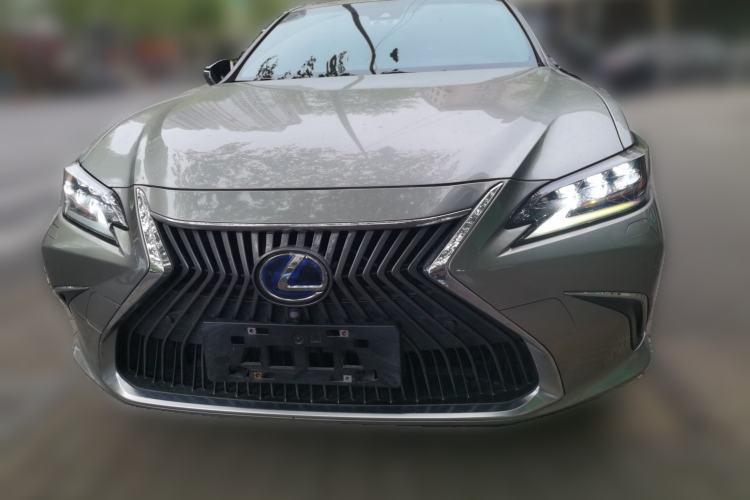 Used Lexus ES 2020 300h Deluxe Edition Front