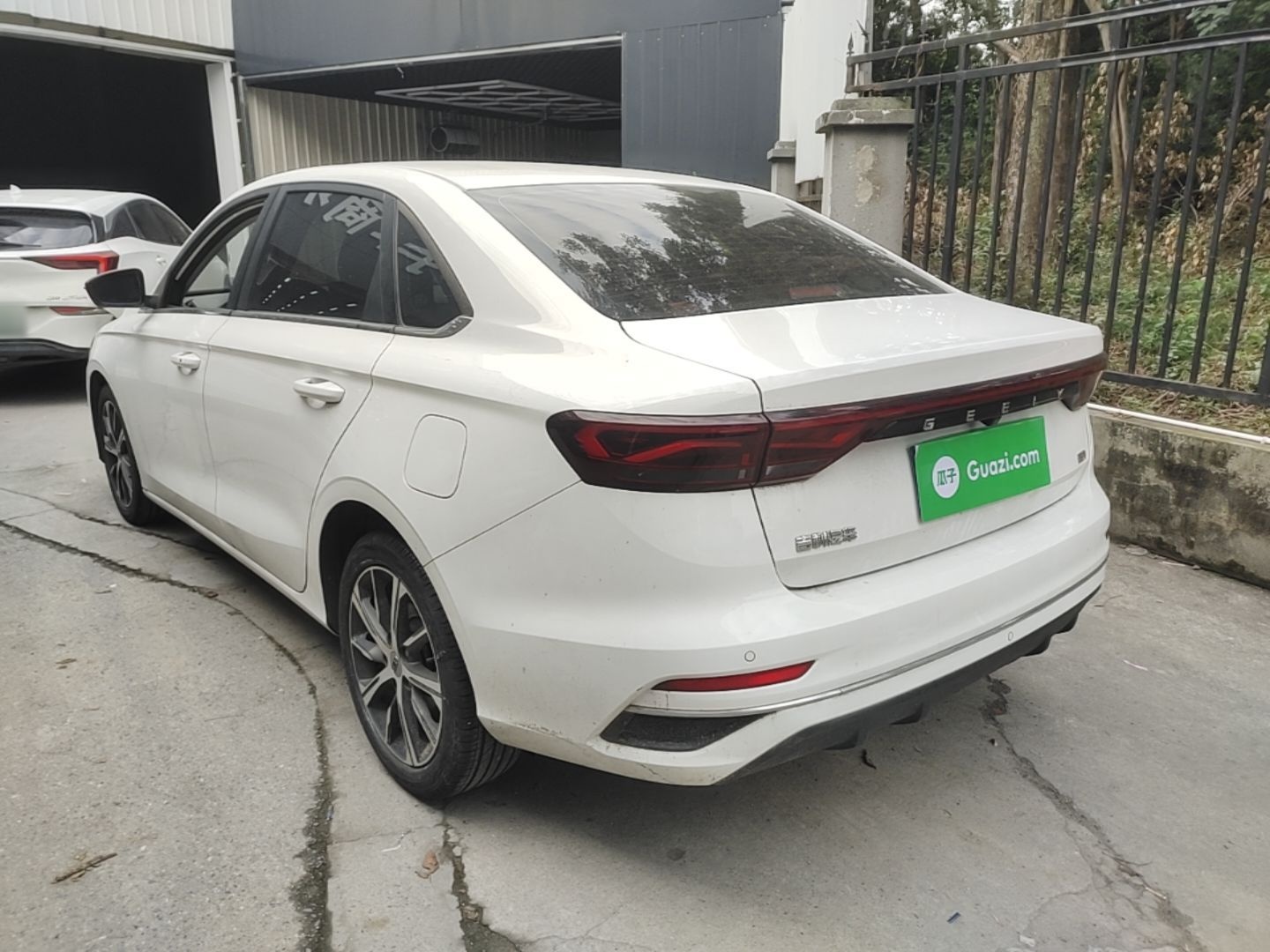 Geely Auto Emgrand 2022 4th Generation 1.5L CVT Luxury Model - Premium — снимка 4
