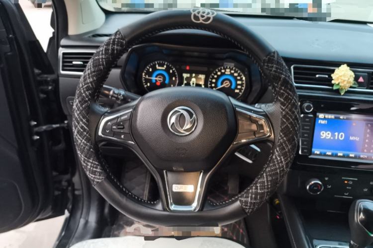 Used Dongfeng Fengon 580 2016 Revised Version 1.5T CVT Comfort Edition Steering Wheel
