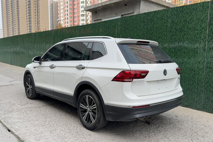 Used Volkswagen Tiguan L 2019 330TSI Automatic Two-Wheel Drive Panoramic Comfort Edition China VI Standard
