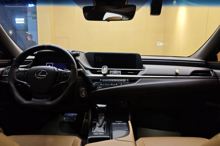 Used Lexus ES 2020 200 Excellence Edition
