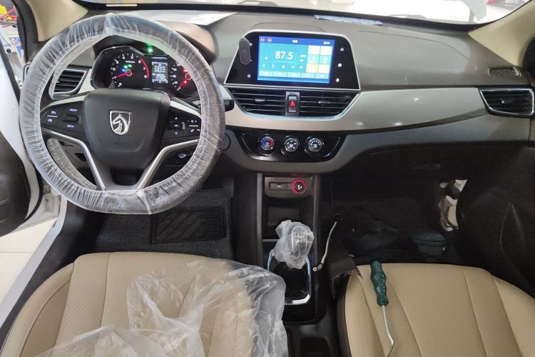 Used Baojun 310W 2017 1.5L Manual Fashion Edition China VI
