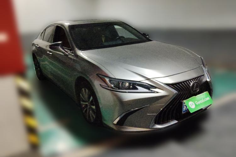 Used Lexus ES 2020 200 Excellence Edition Front Right 45 Deg
