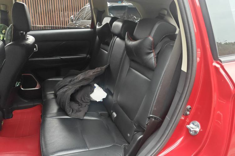 Used Mitsubishi Outlander 2018 2.0L Two-Wheel-Drive Jiale Edition 7-Seater
