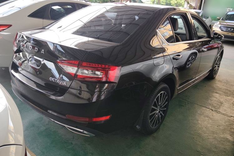 Used Skoda Octavia 2018 1.6L Automatic Luxury Edition
