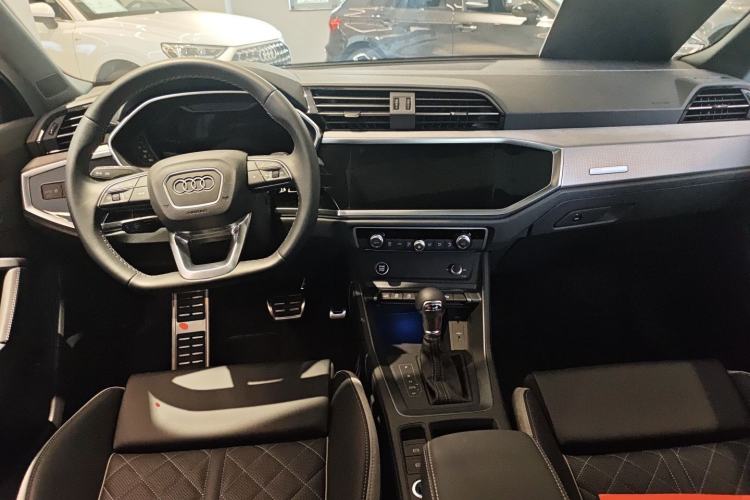 Used Audi Q3 2024 40 TFSI Fashion Dynamic Model Center Console