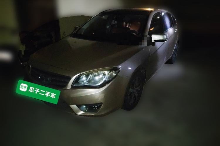 Used Soueast V6 Lingshi 2014 1.5L Manual Luxury Edition for Women