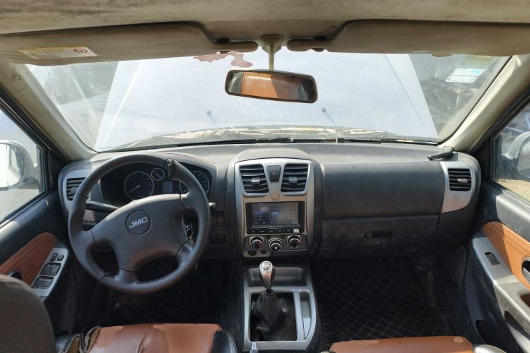 Used JMC Baodian 2016 2.8T New Value-Added Diesel Two-Wheel Drive Standard Version JX493ZLQ4G Center Console