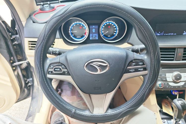 Used Soueast V5 Lingzhi 2014 1.5L CVT Comfort Model
