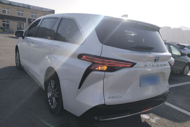 Used Toyota Sienna 2021 2.5L Hybrid Premium Edition