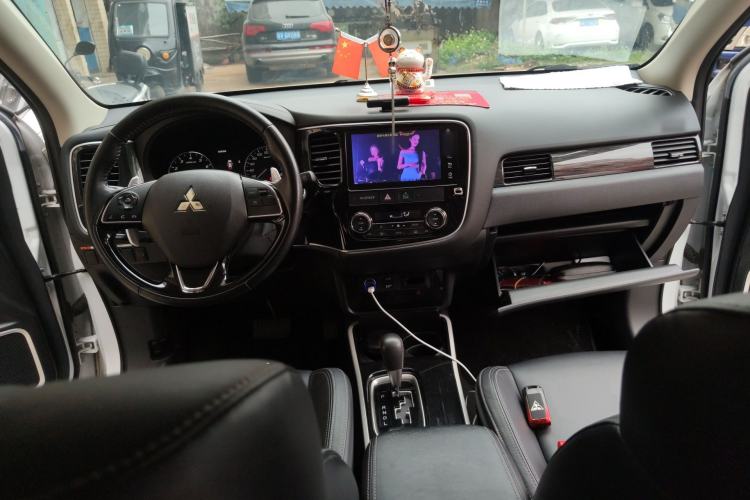 Used Mitsubishi Outlander 2019 2.4L 4x4 Zhi Xiang Edition 5 Seats China V Emission Standard