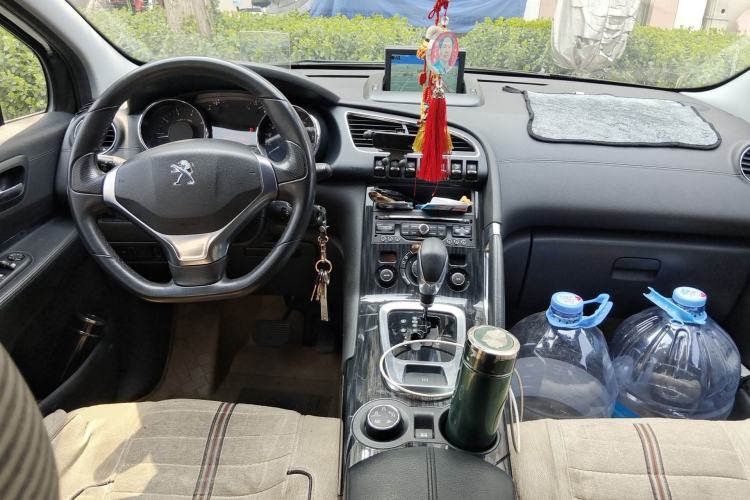 Used Peugeot 3008 2013 1.6THP Roland Garros Edition Center Console