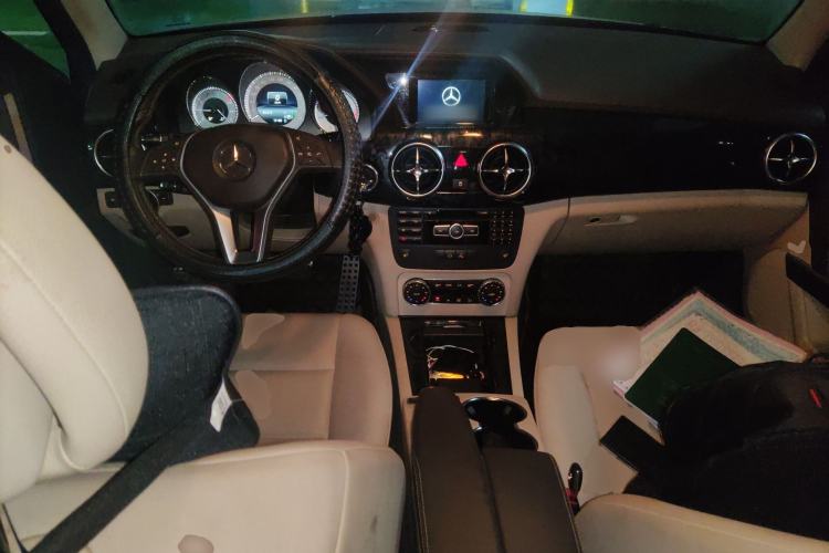 Used Mercedes-Benz GLK-Class 2013 GLK 300 4MATIC Dynamic Sunroof Model Center Console