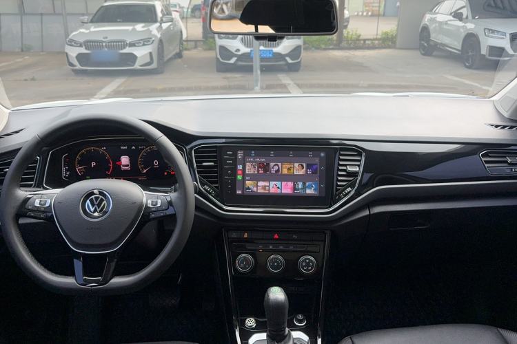 Used Volkswagen T-ROC 2022 280TSI DSG Two-Wheel Drive Comfort PLUS Interior 3