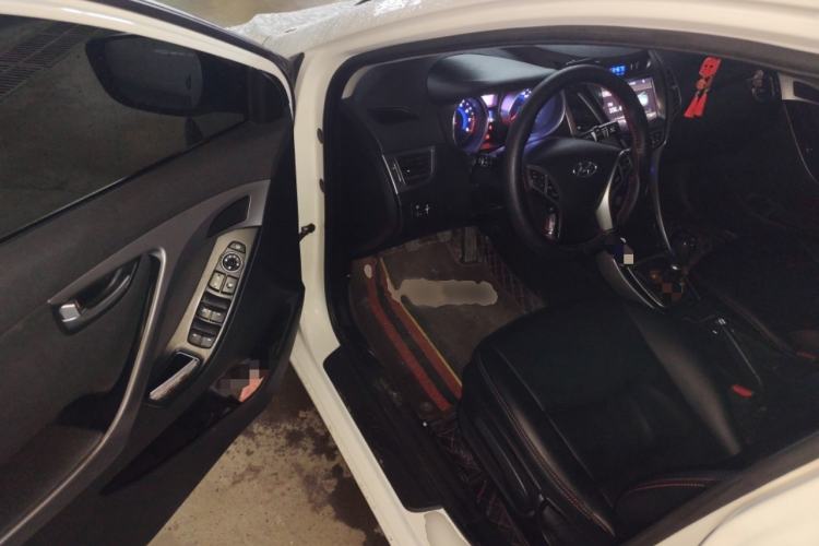 Used Hyundai Elantra (5th Generation / Langdong) 2016 1.6L Manual Luxury Model Interior 3