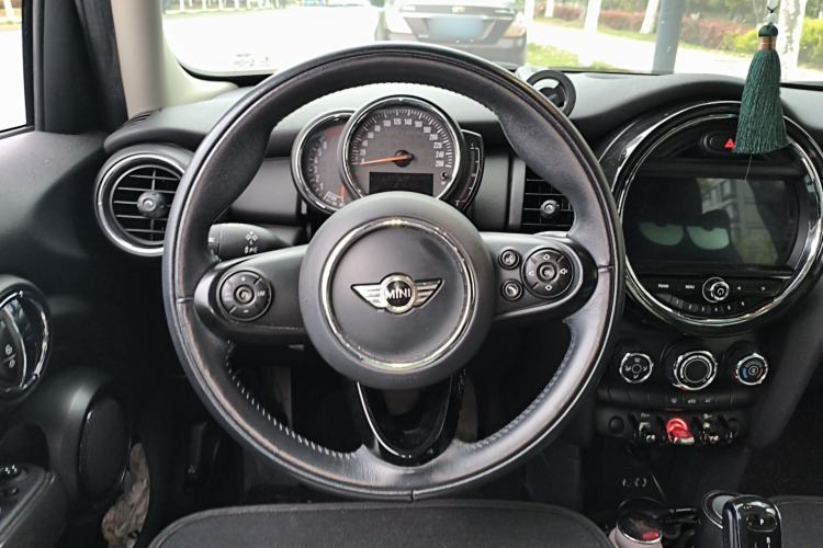 Used MINI 2018 1.5T ONE PLUS Five-Door Edition Steering Wheel