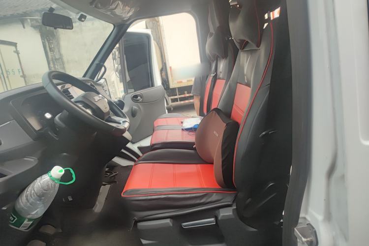 Used JMC Fushun 2025 2.0T 6MT Diesel Short-Wheelbase Mid-Height Commercial Multi-Purpose Passenger Vehicle 5/6 Seats Left Front Seat