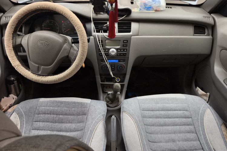 Used FAW Xiali N5 2011 1.0L Manual Standard Edition Center Console