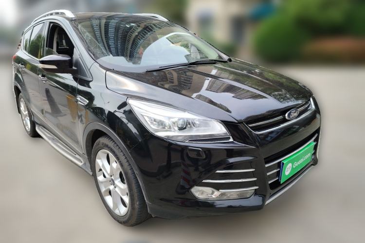 Used Ford Kuga 2015 2.0L GTDi Four-Wheel-Drive Sport Model Front Right 45 Deg