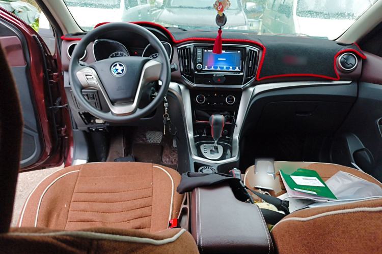 Used Venucia T70X 2016 2.0L CVT SmartFun Sport Edition
