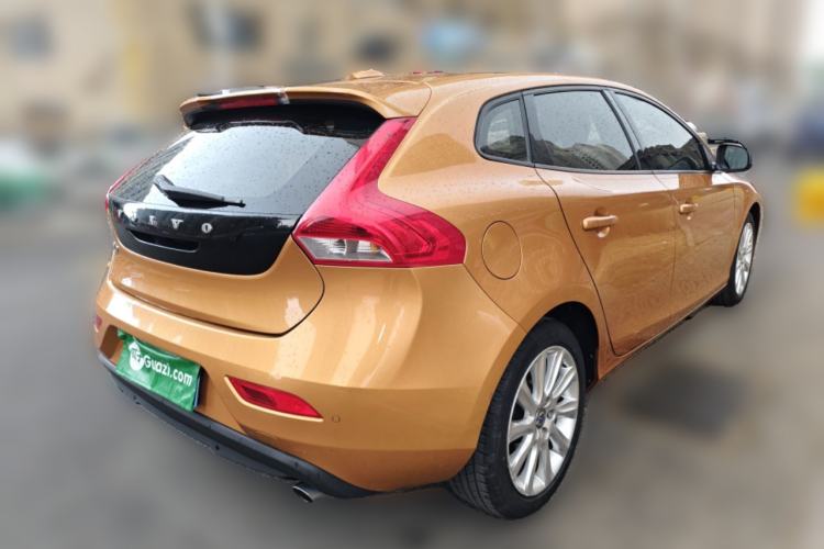 Used Volvo V40 2013 2.0T Zhiyi Edition Rear Right 45 Deg